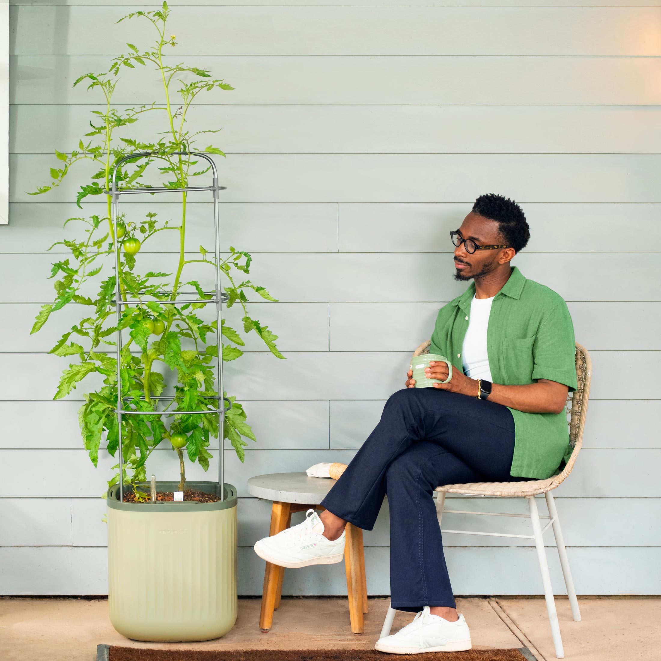 Rolling Self Watering Patio / Indoor Planter with Trellis